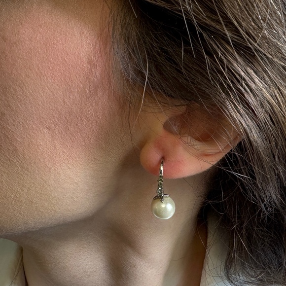 Stella & Dot Pearl Earrings - Picture 1 of 5